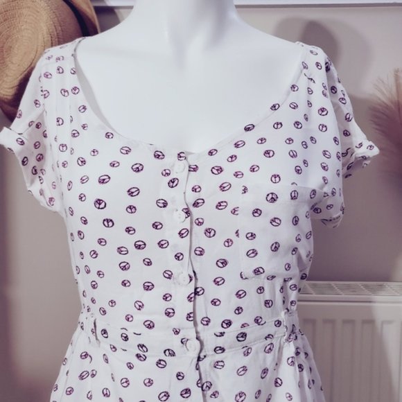 Vintage Peace Sign Button Down Dress with Pockets - Picture 9 of 16